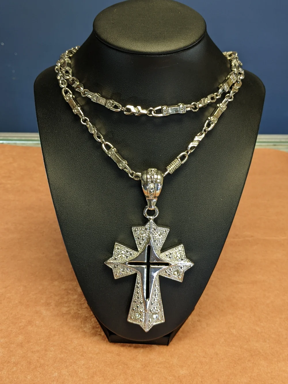 Men's Heraldic Or Fleur-De-Lis Style Cross Pendant Stainless SteelUsed Like New